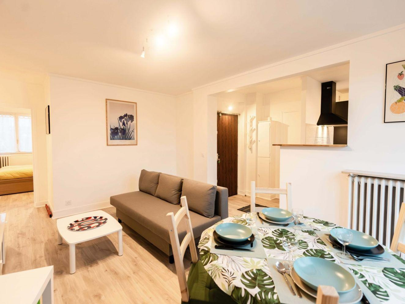 
                                                Colocation
                                                 Appartement meublé à louer