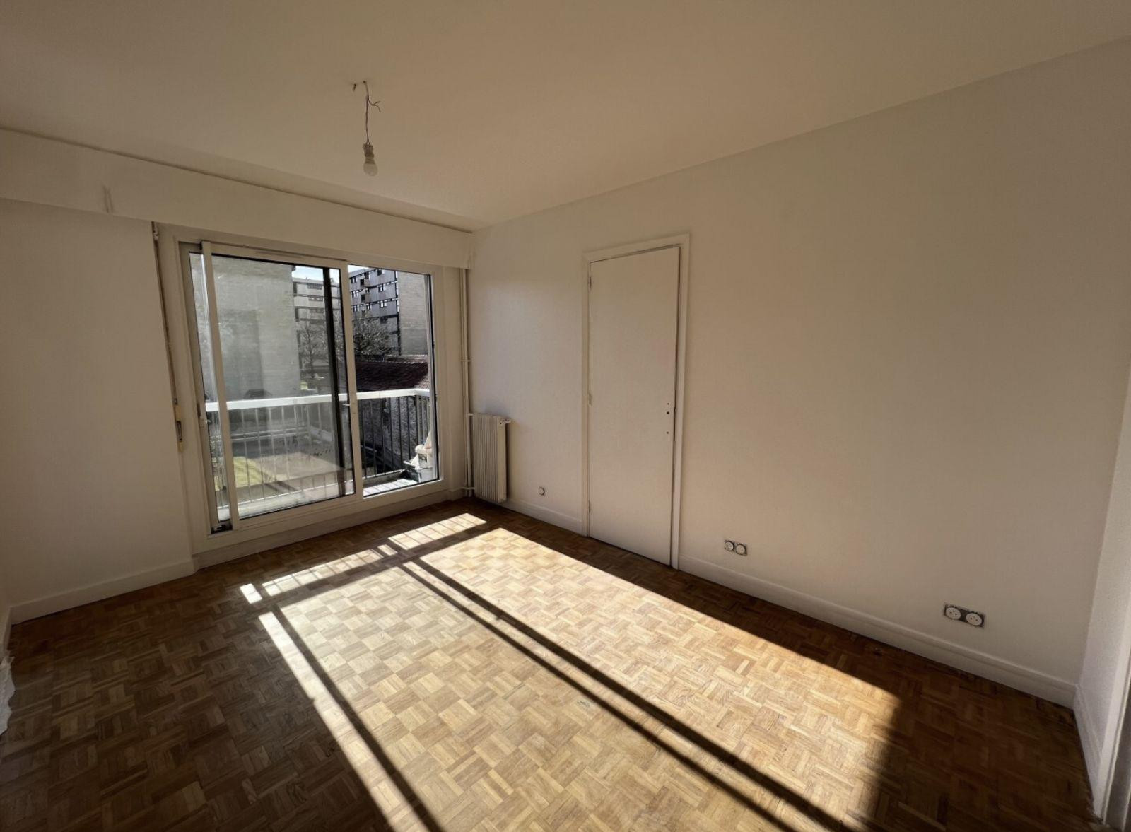 
                                                Location
                                                 Appartement meublé à louer