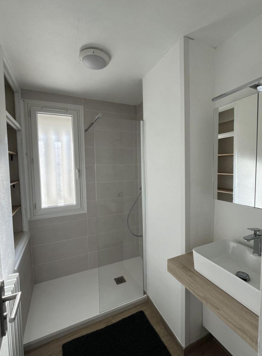 
                                                Location
                                                 Appartement meublé à louer