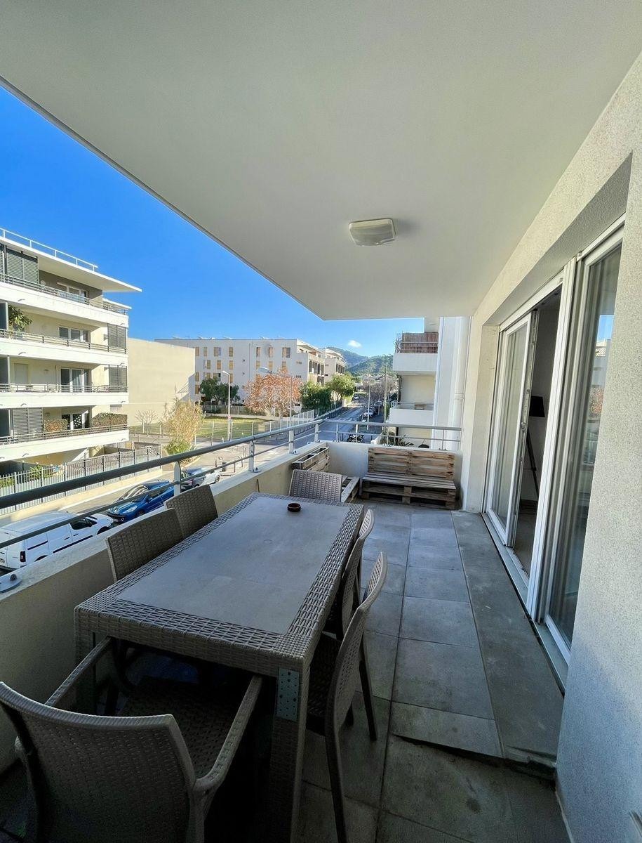 
                                                Location
                                                 Appartement meublé à louer proche calanques