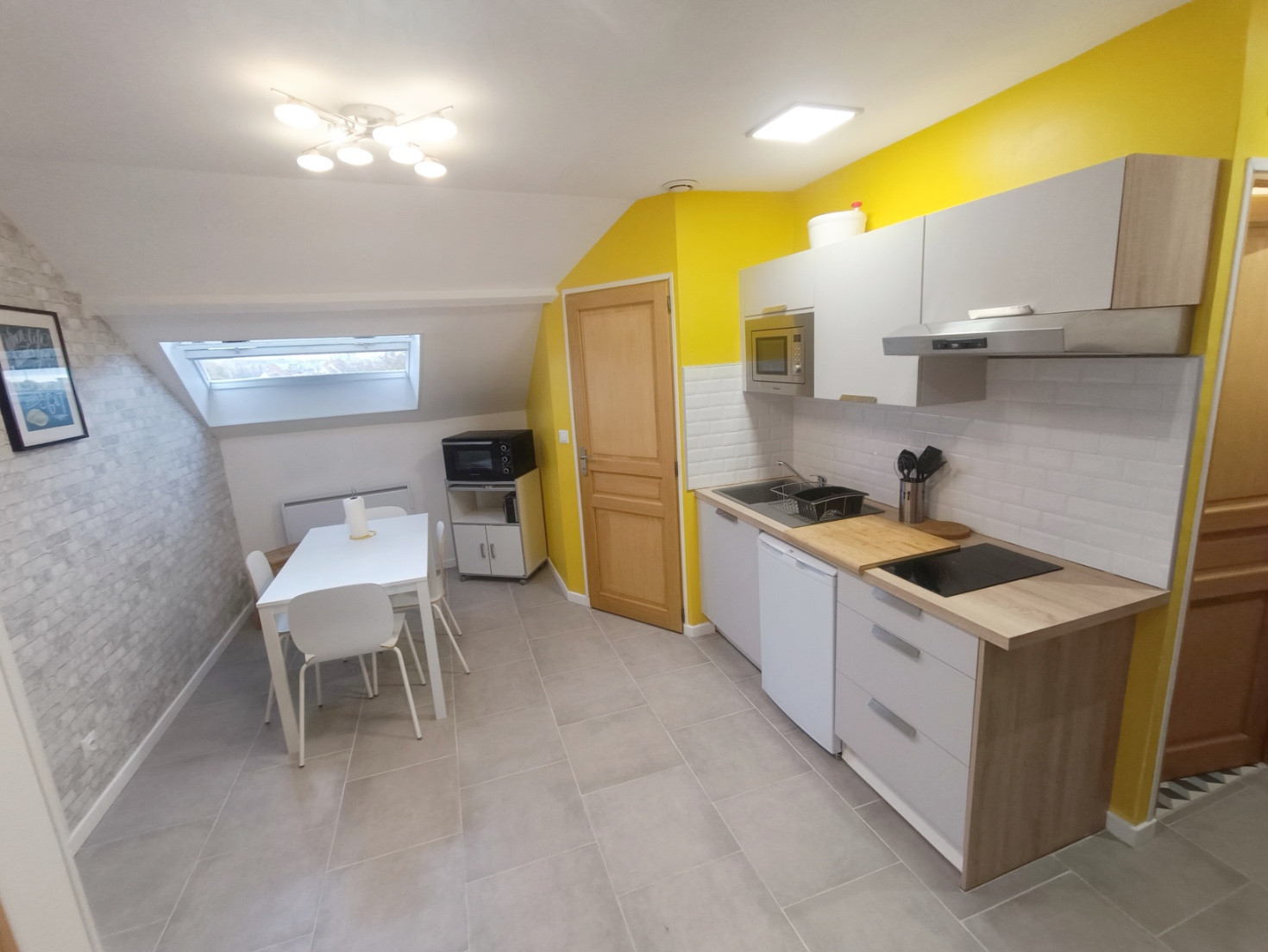 
                                                Location
                                                 Appartement meublé avec 2 coins nuit