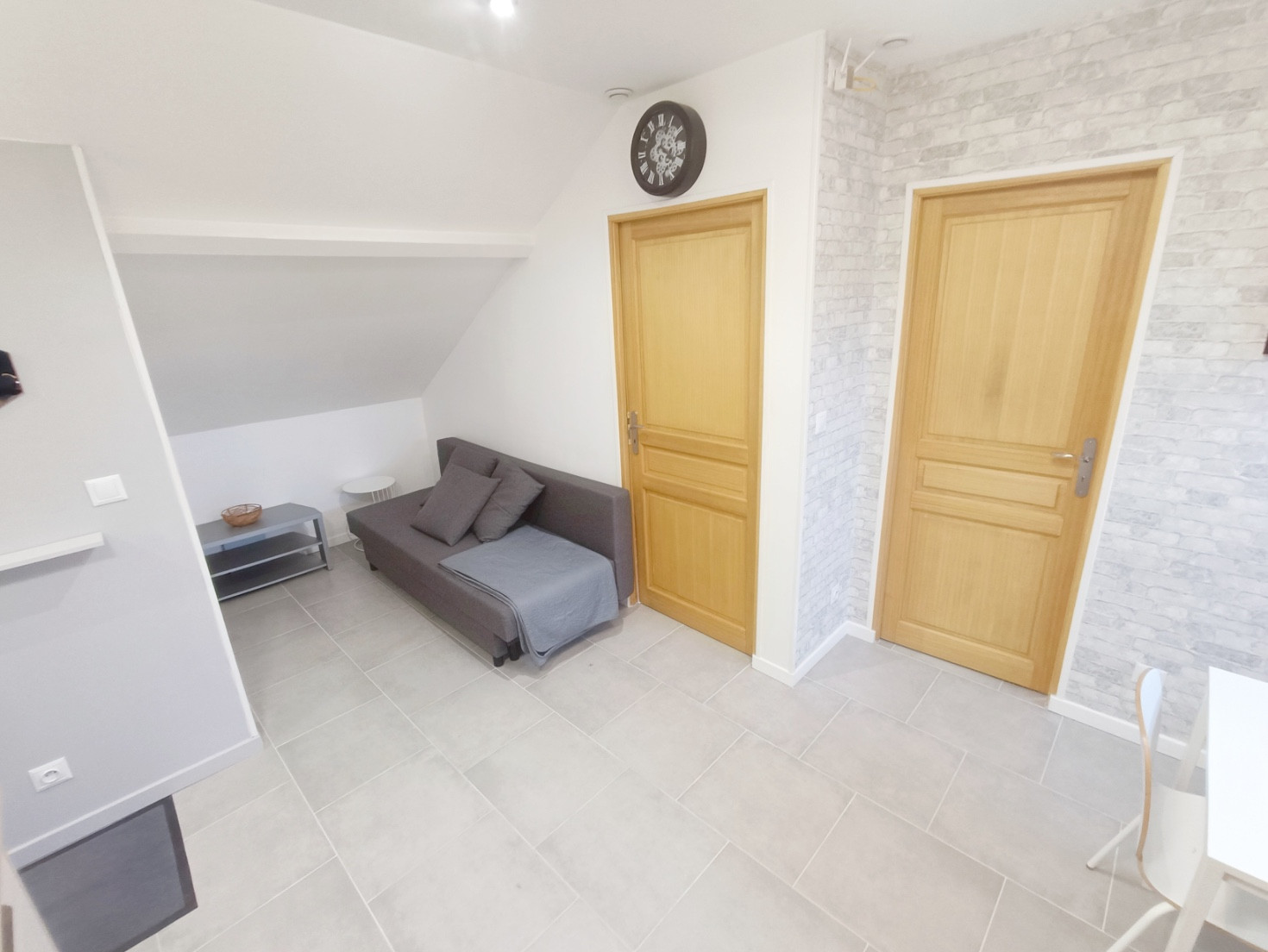 
                                                Location
                                                 Appartement meublé avec 2 coins nuit