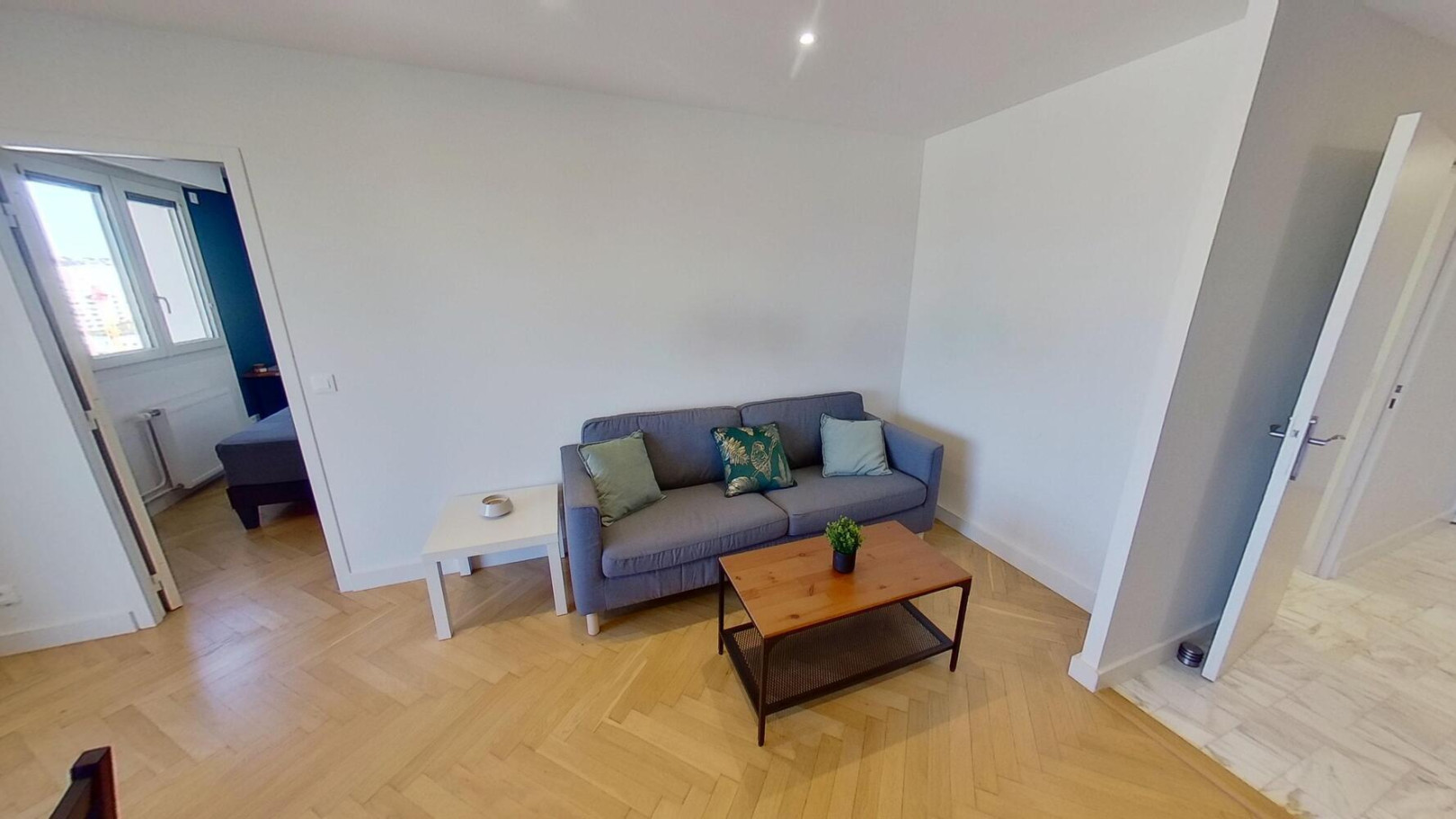 
                                                Colocation
                                                 Appartement meublé avec vue