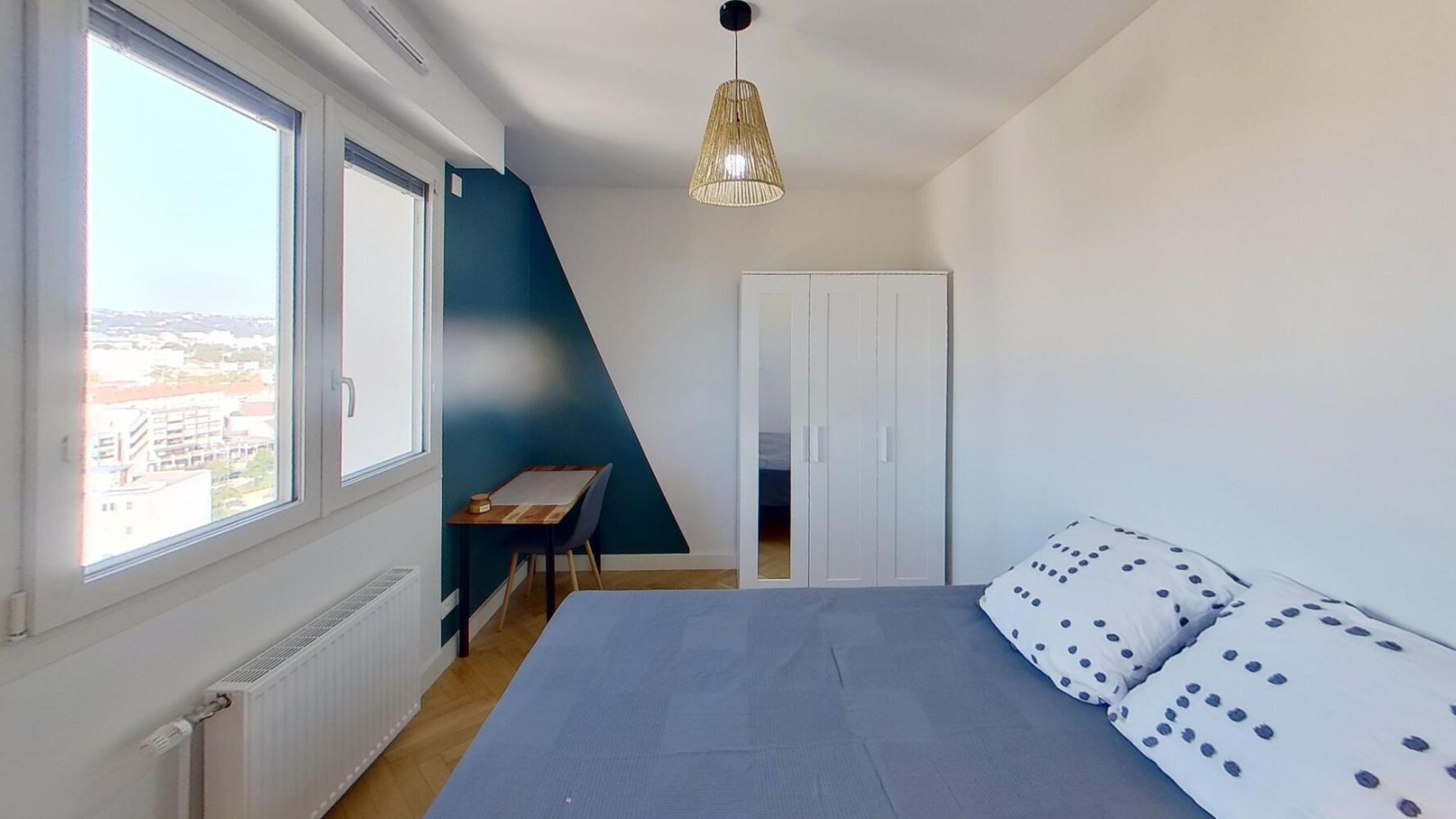 
                                                Colocation
                                                 Appartement meublé avec vue