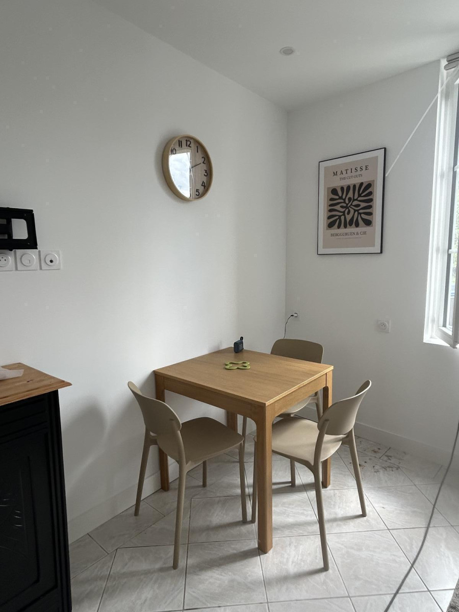 
                                                Location
                                                 Appartement meublé cosy avec jardin