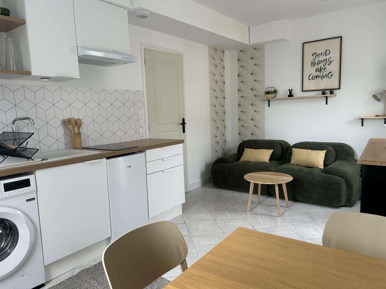 
                                                Location
                                                 Appartement meublé cosy avec jardin