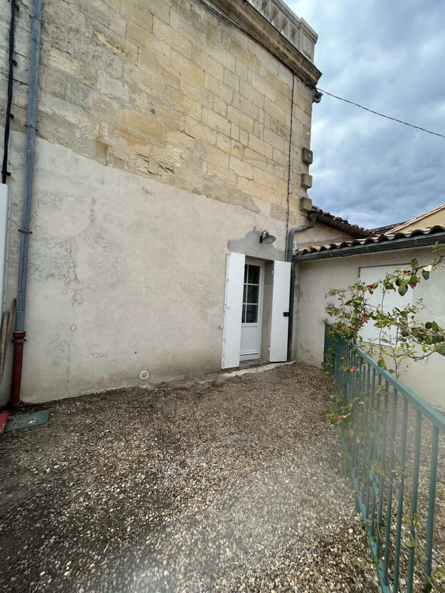 
                                                Location
                                                 Appartement meublé cosy avec jardin