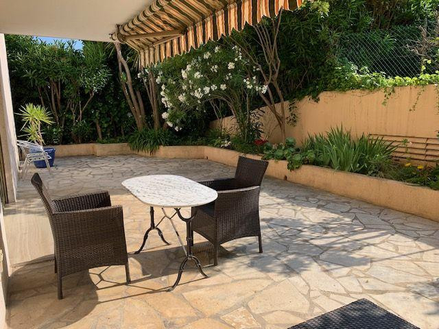 
                                                Location
                                                 Appartement meublé de 100m2 au Plateau fleuri