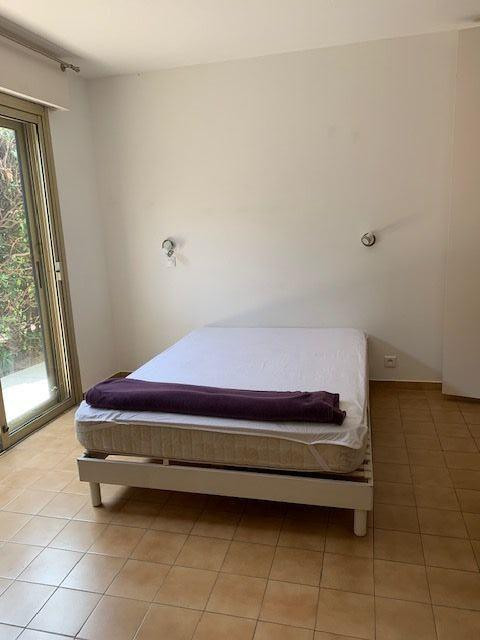 
                                                Location
                                                 Appartement meublé de 100m2 au Plateau fleuri