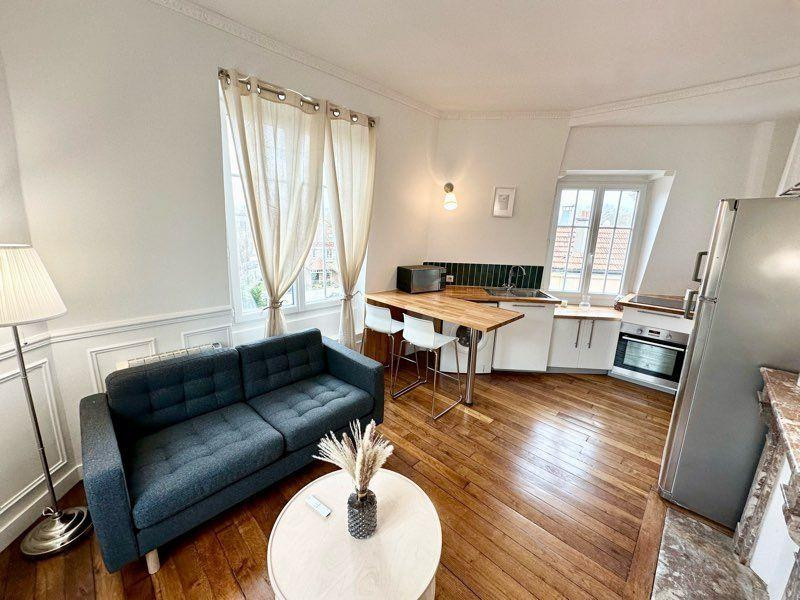 
                                                Location
                                                 Appartement meublé de standing à louer