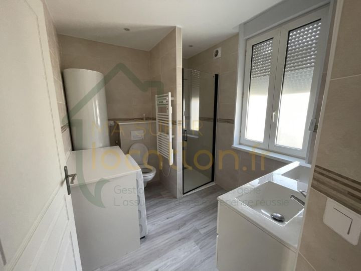 
                                                Location
                                                 Appartement meublé en duplex - 3 pièces - 50 m²