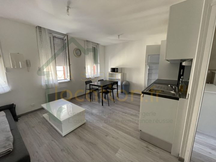 
                                                Location
                                                 Appartement meublé en duplex - 3 pièces - 65 m²