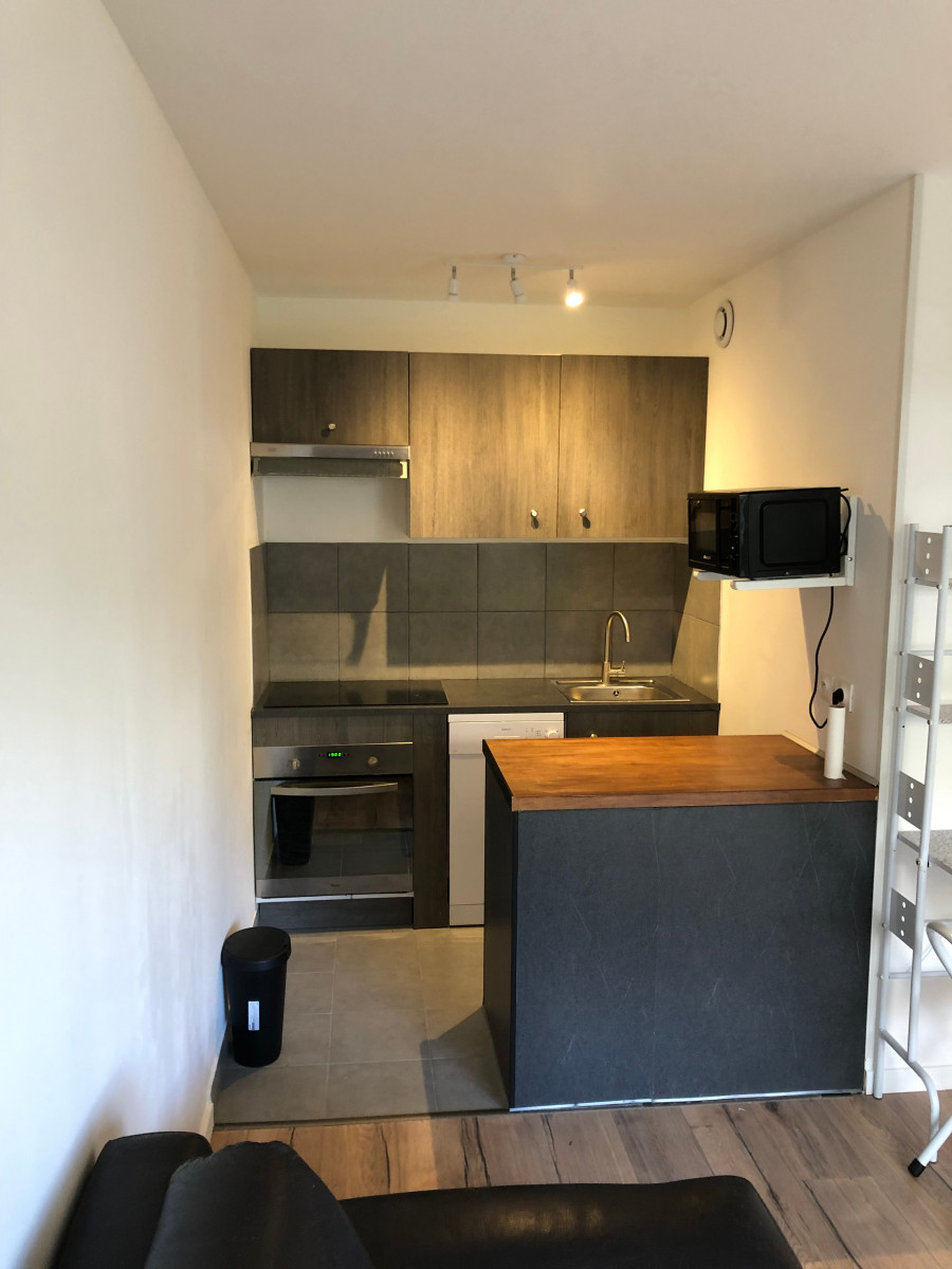 
                                                Location
                                                 Appartement meublé et équipé avec jardin arboré (loyer tout inclus)