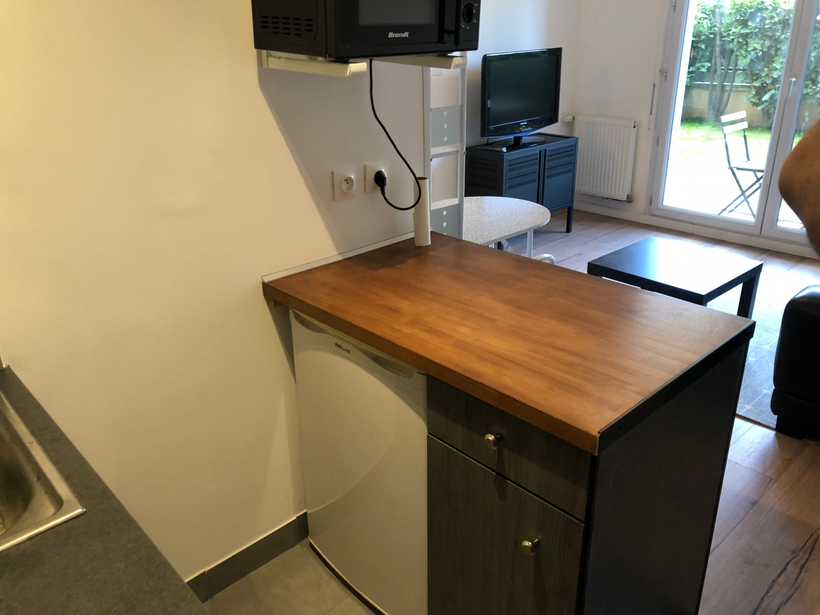 
                                                Location
                                                 Appartement meublé et équipé avec jardin arboré (loyer tout inclus)