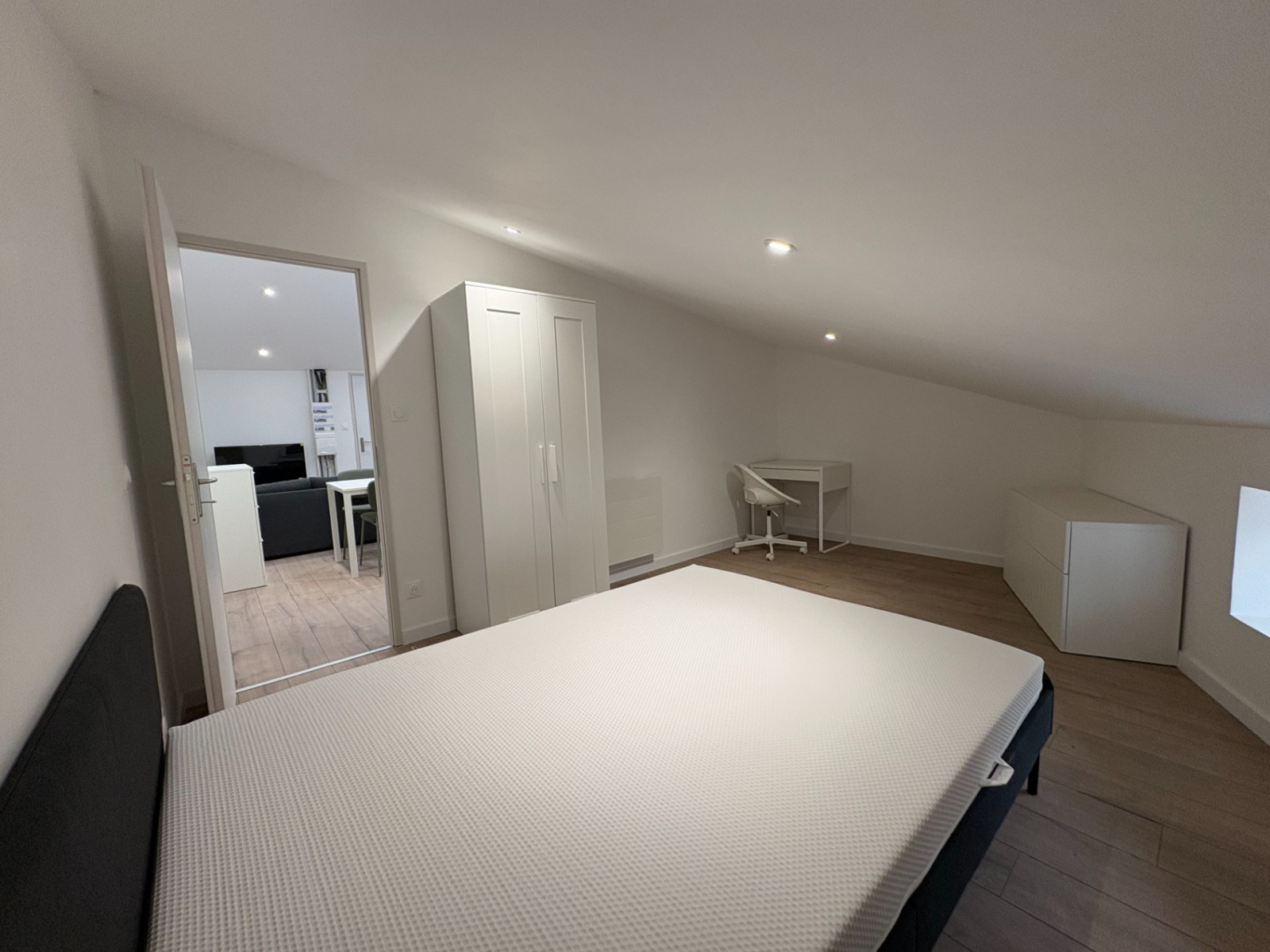 
                                                Location
                                                 Appartement meublé F2 lumineux de 43m² + wifi