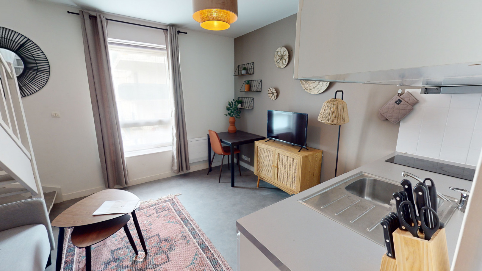 
                                                Location
                                                 Appartement meublé lumineux duplex T1 bis