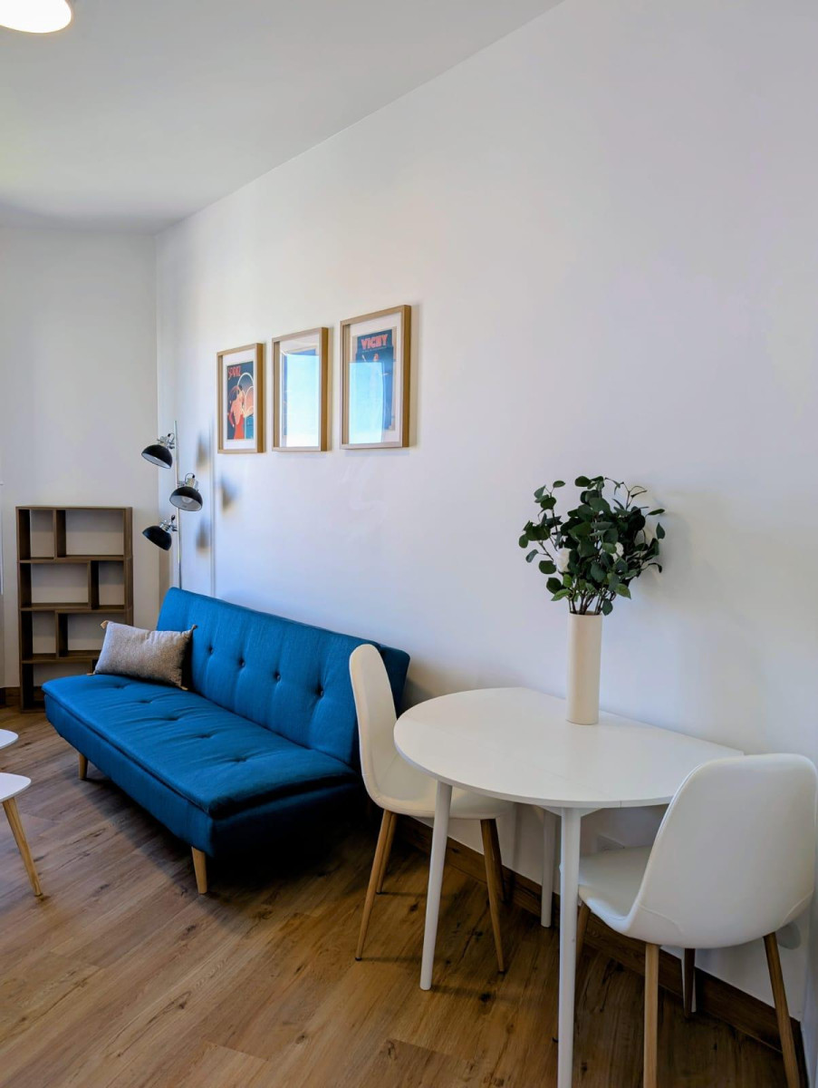 
                                                Location
                                                 Appartement meublé, lumineux et entièrement rénové