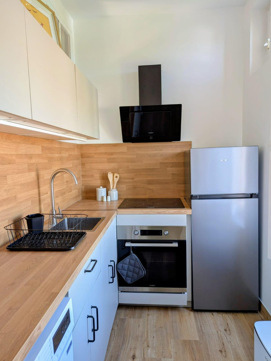 
                                                Location
                                                 Appartement meublé, lumineux et entièrement rénové