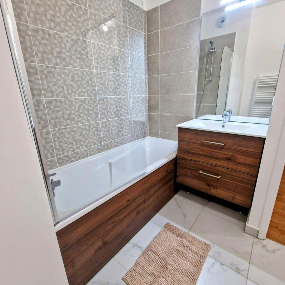 
                                                Location
                                                 Appartement meublé neuf 3 pièces Gennevilliers