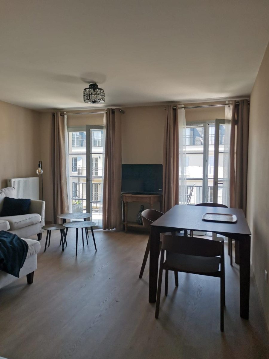 
                                                Location
                                                 Appartement meublé,neuf,tout confort.