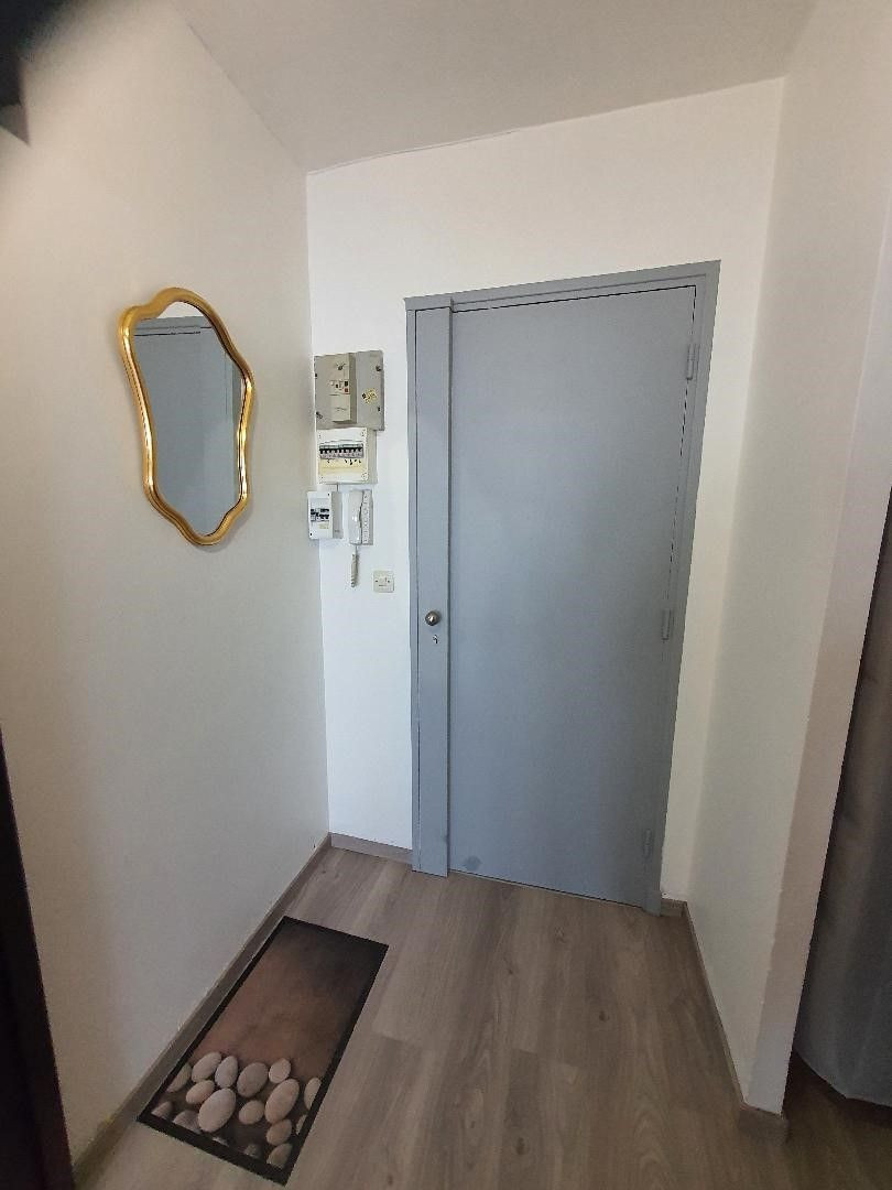 
                                                Location
                                                 Appartement meublé parfait avec des voisins sympas, Paris (loyer tout inclus)