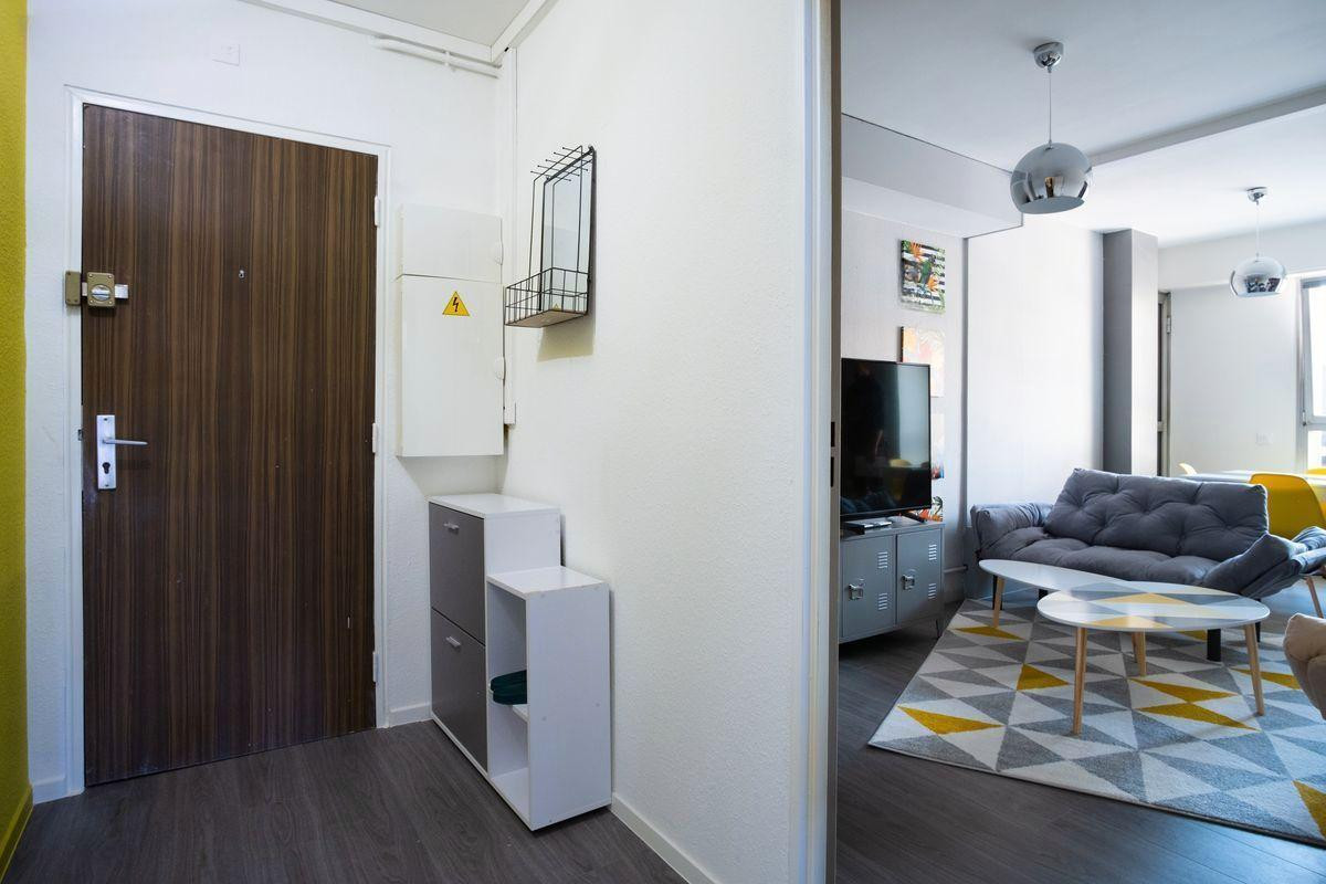 
                                                Location
                                                 Appartement meublé - Plein centre