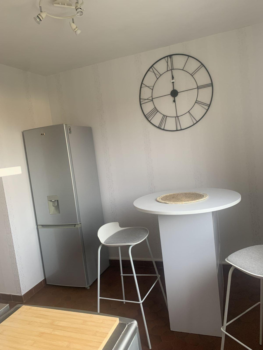 
                                                Location
                                                 Appartement meublé proche campus