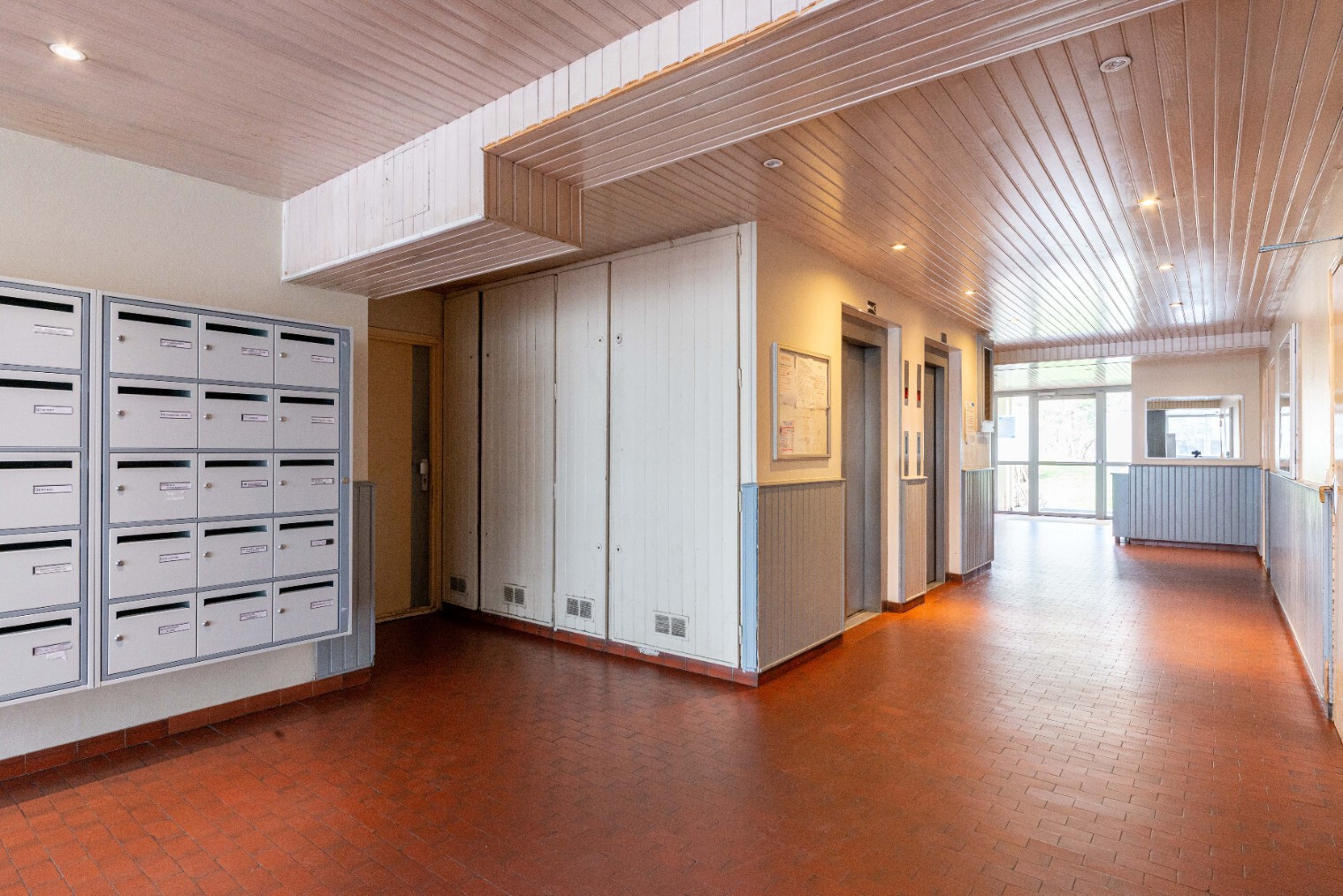 
                                                Colocation
                                                 Appartement meublé proche M 13 et ligne J