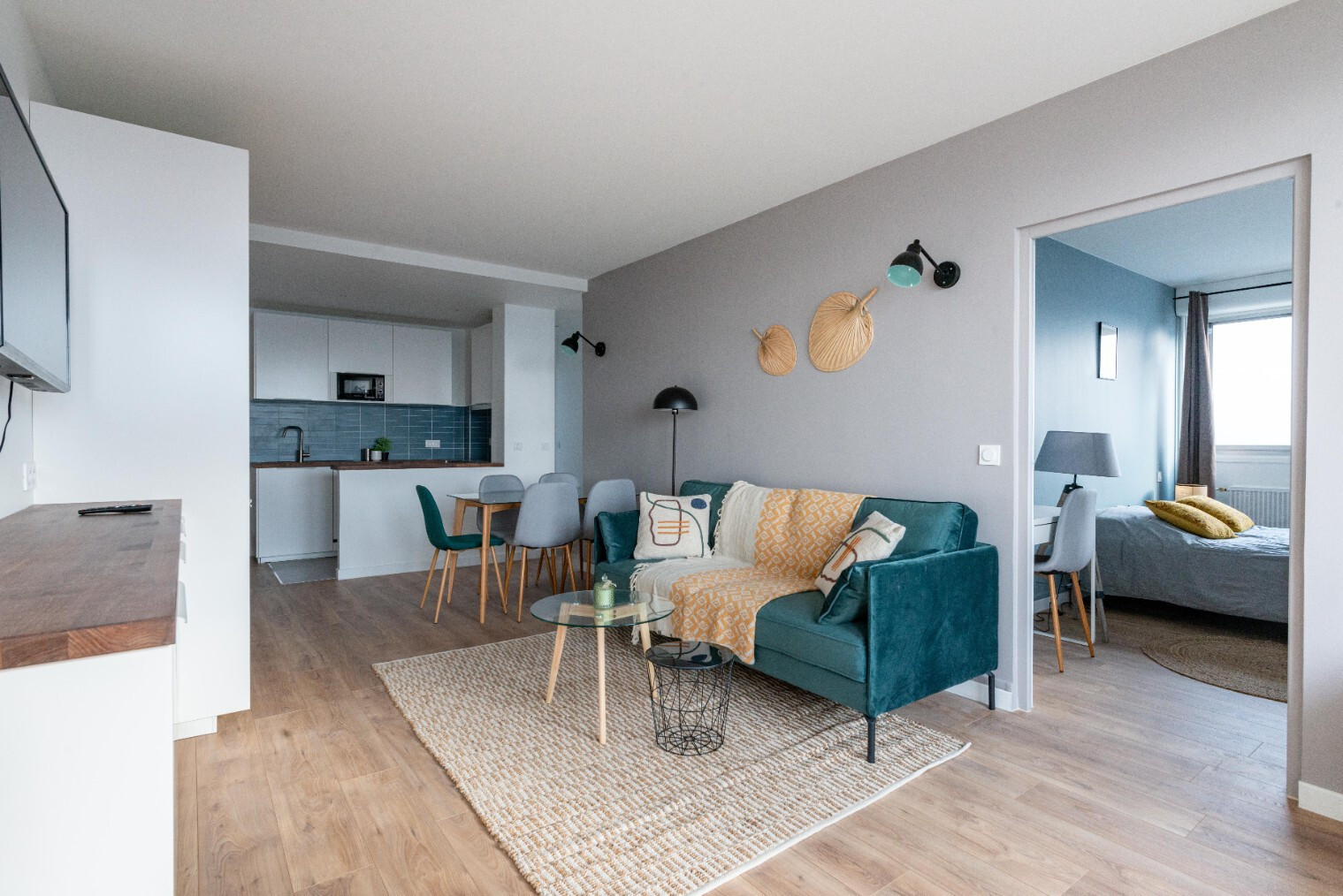 
                                                Colocation
                                                 Appartement meublé proche M 13 et ligne J