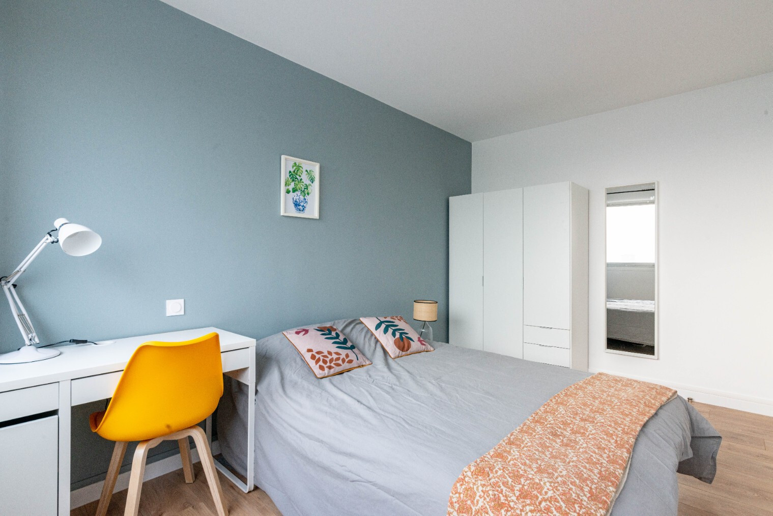 
                                                Colocation
                                                 Appartement meublé proche M 13 et ligne J