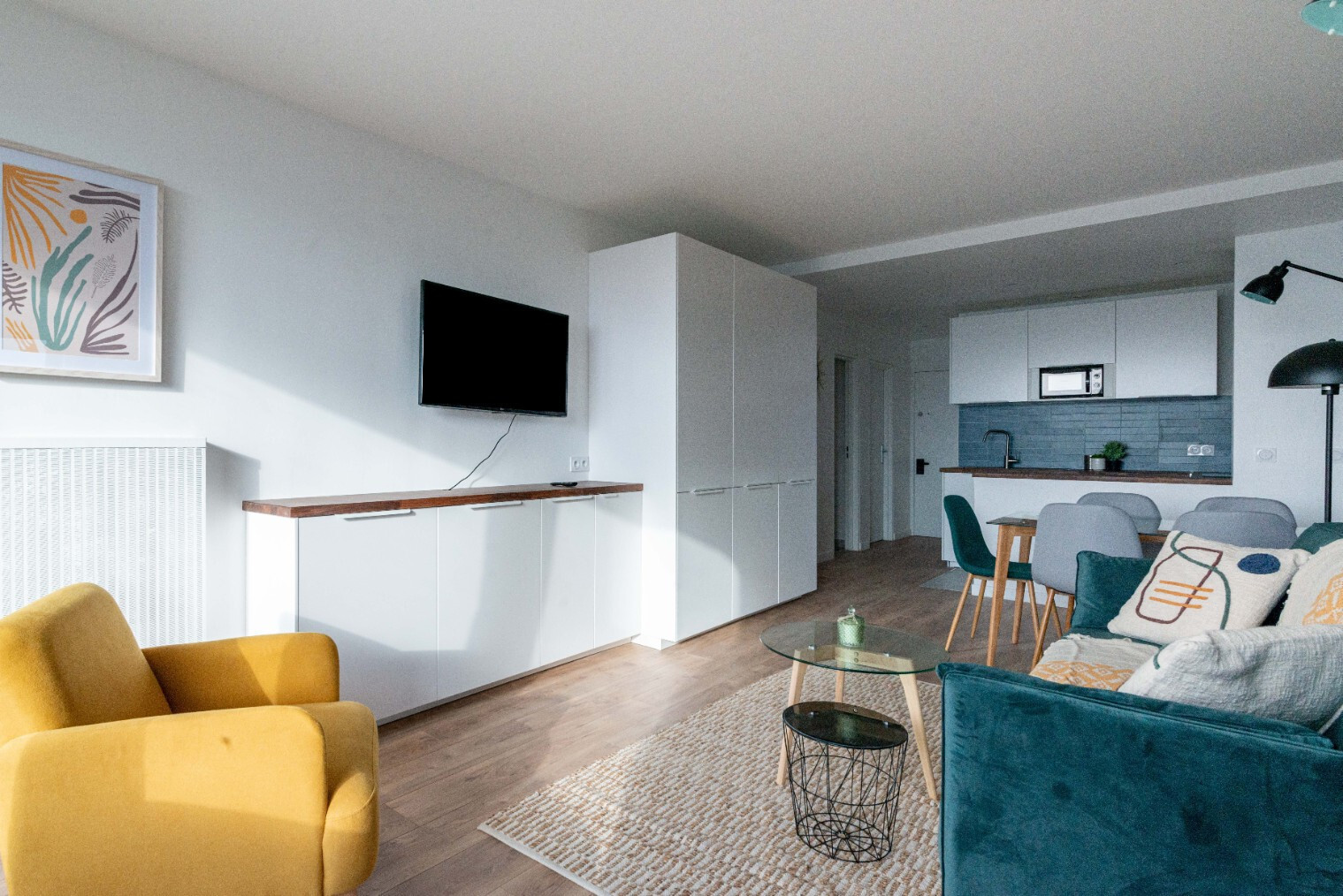 
                                                Colocation
                                                 Appartement meublé proche M 13 et ligne J