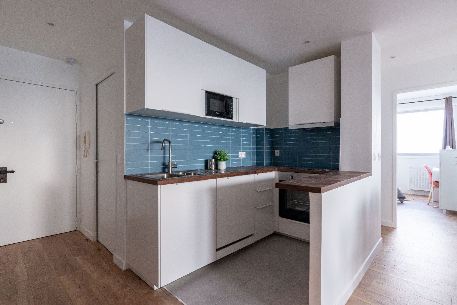 
                                                Colocation
                                                 Appartement meublé proche M 13 et ligne J