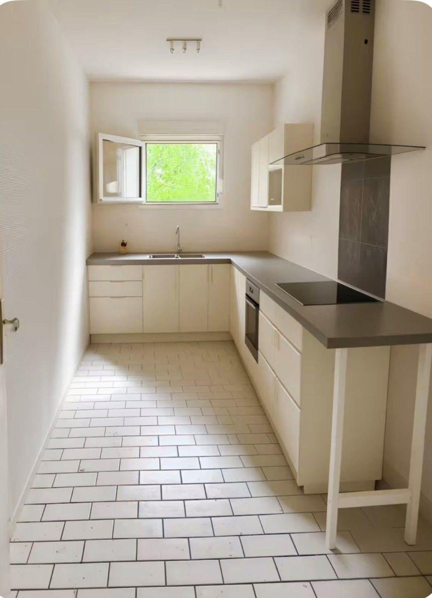 
                                                Location
                                                 Appartement meublé refait à neuf (2 min du RER A)