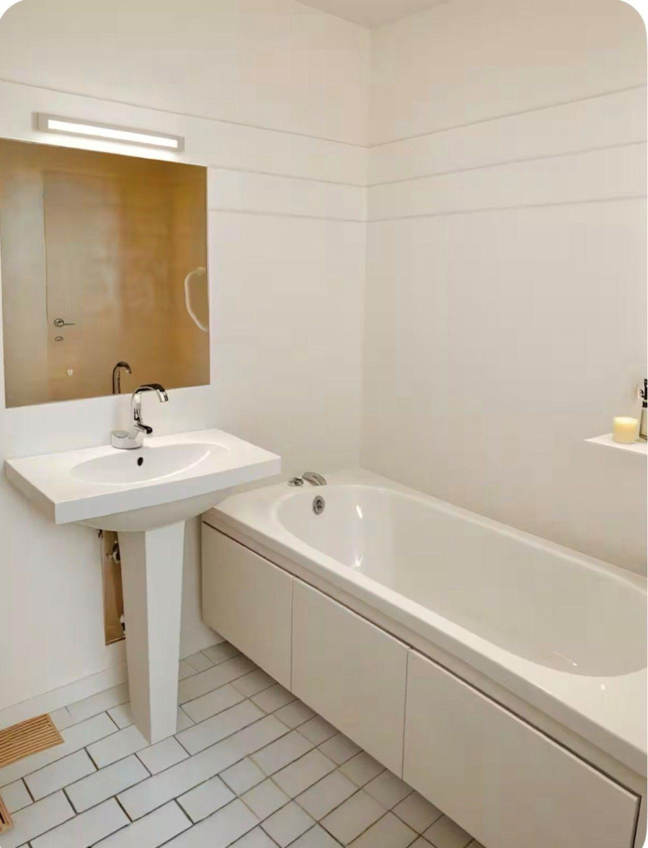 
                                                Location
                                                 Appartement meublé refait à neuf (2 min du RER A)