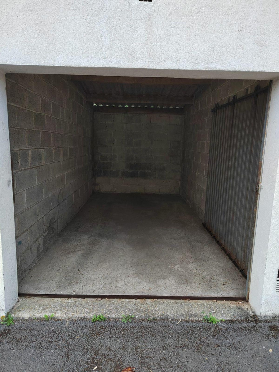 
                                                Location
                                                 Appartement meublé refait dans résidence calme