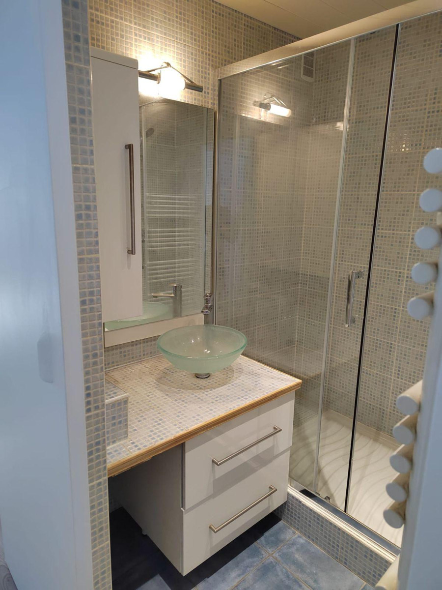 
                                                Location
                                                 Appartement meublé refait dans résidence calme