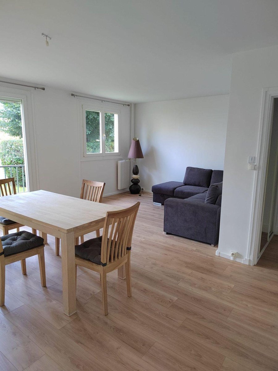 
                                                Location
                                                 Appartement meublé refait dans résidence calme