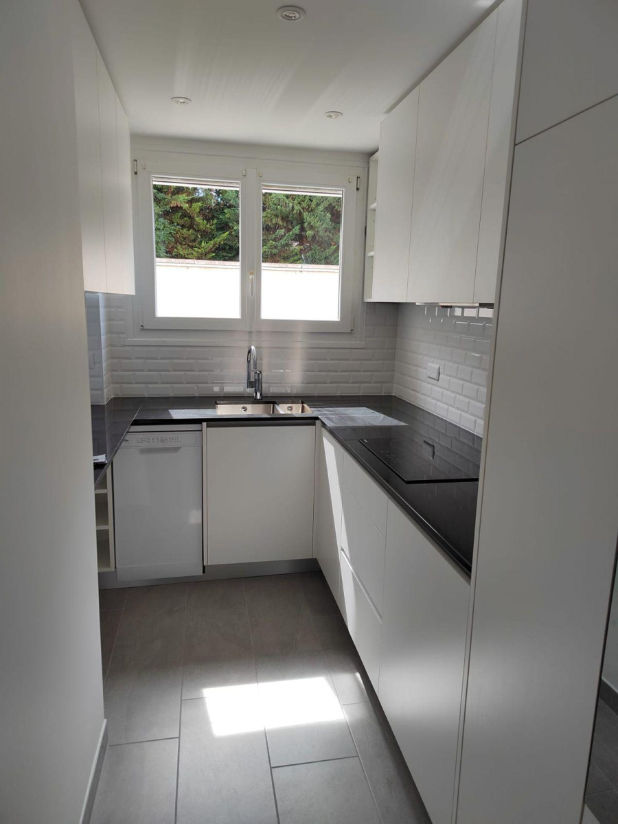 
                                                Location
                                                 Appartement meublé refait dans résidence calme