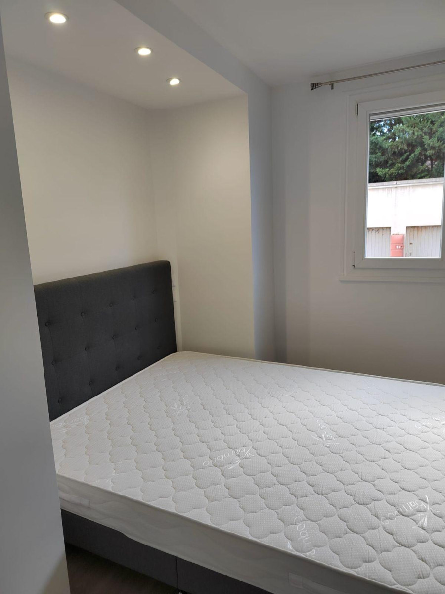 
                                                Location
                                                 Appartement meublé refait dans résidence calme
