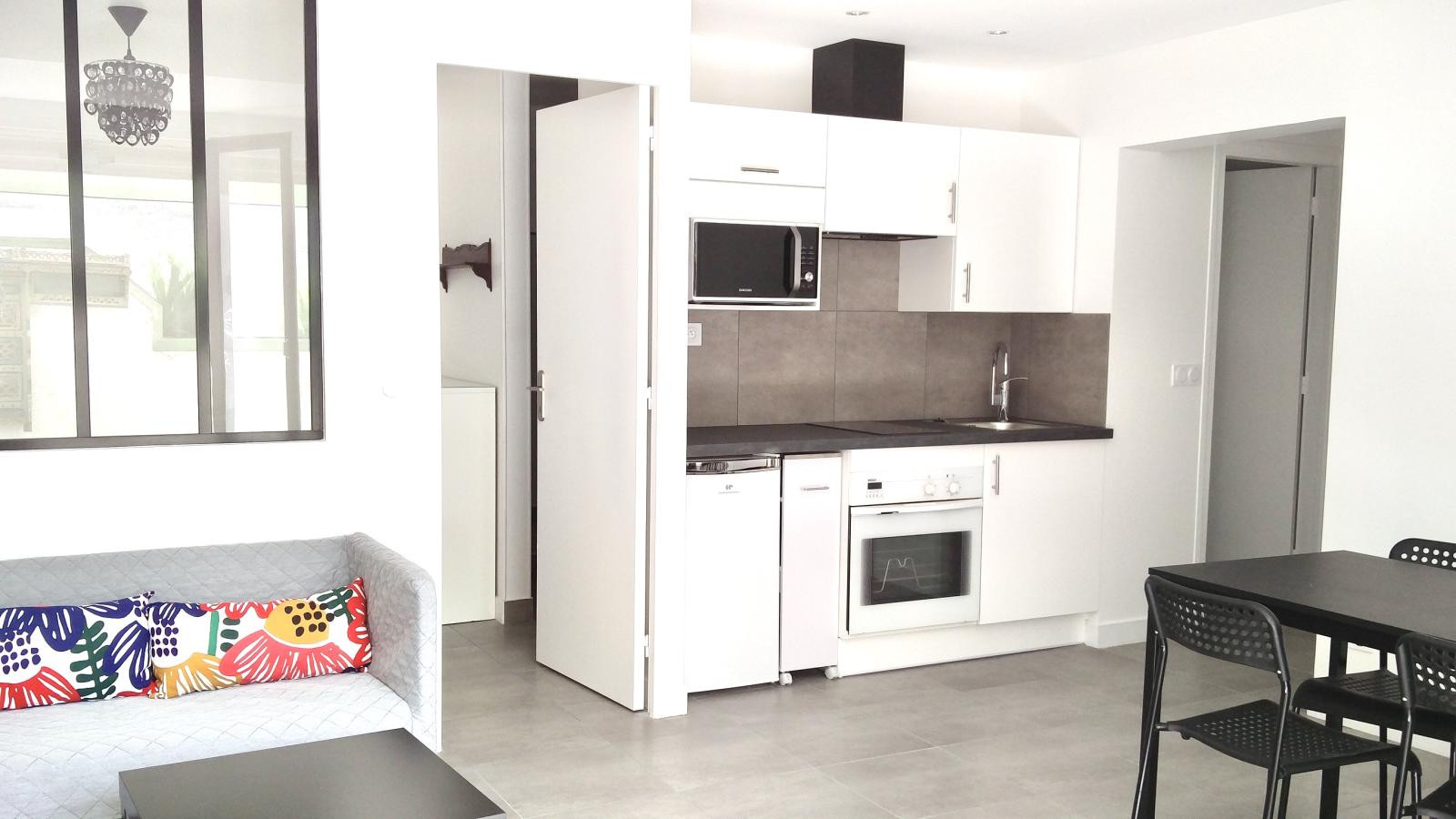 
                                                Location
                                                 Appartement meublé rénové calme avec véranda