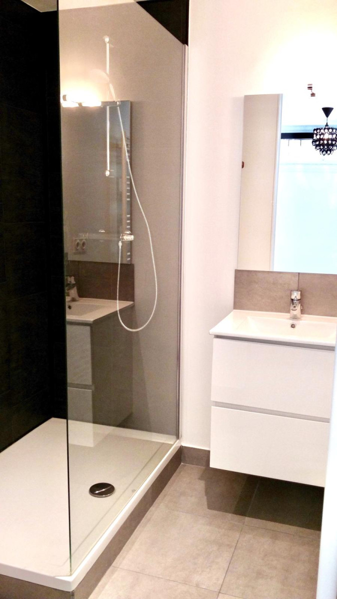 
                                                Location
                                                 Appartement meublé rénové calme avec véranda