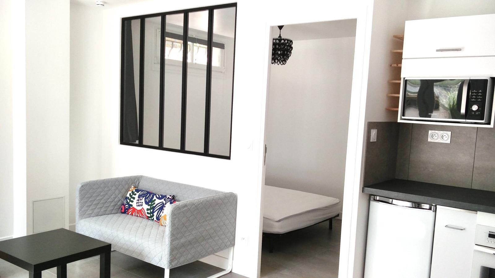 
                                                Location
                                                 Appartement meublé rénové calme avec véranda