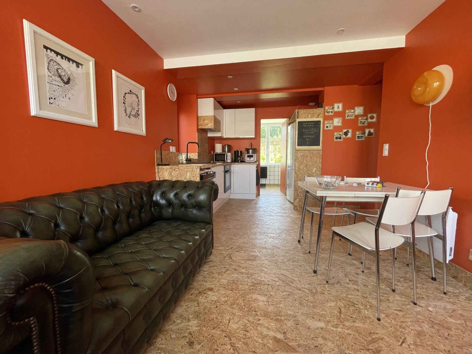 
                                                Location
                                                 Appartement meublé rénové RDC dans rue tranquille.