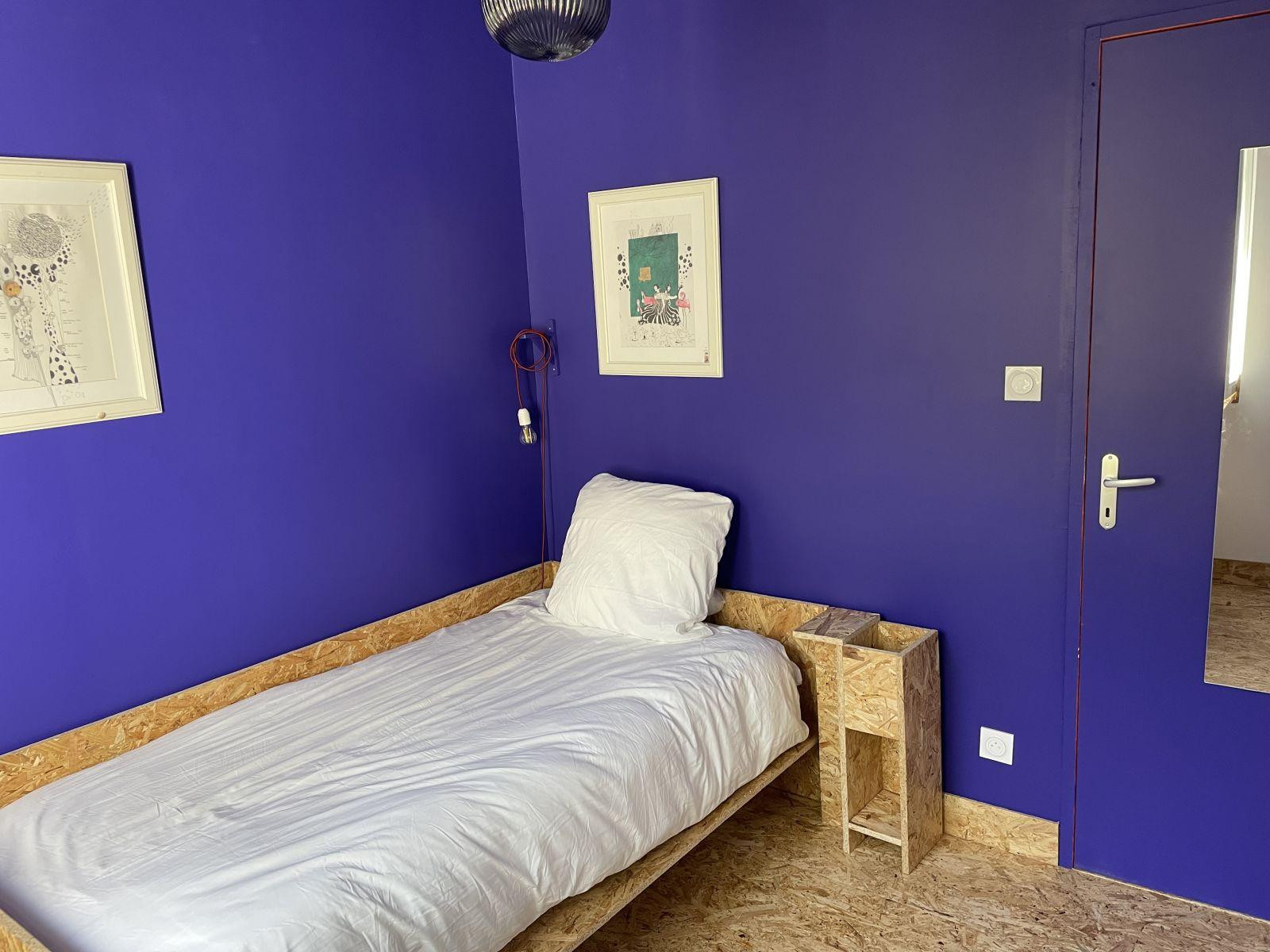 
                                                Location
                                                 Appartement meublé rénové RDC dans rue tranquille.