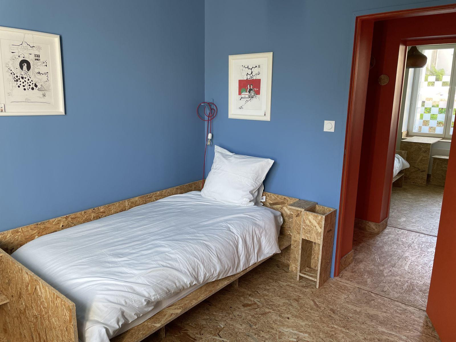 
                                                Location
                                                 Appartement meublé rénové RDC dans rue tranquille.