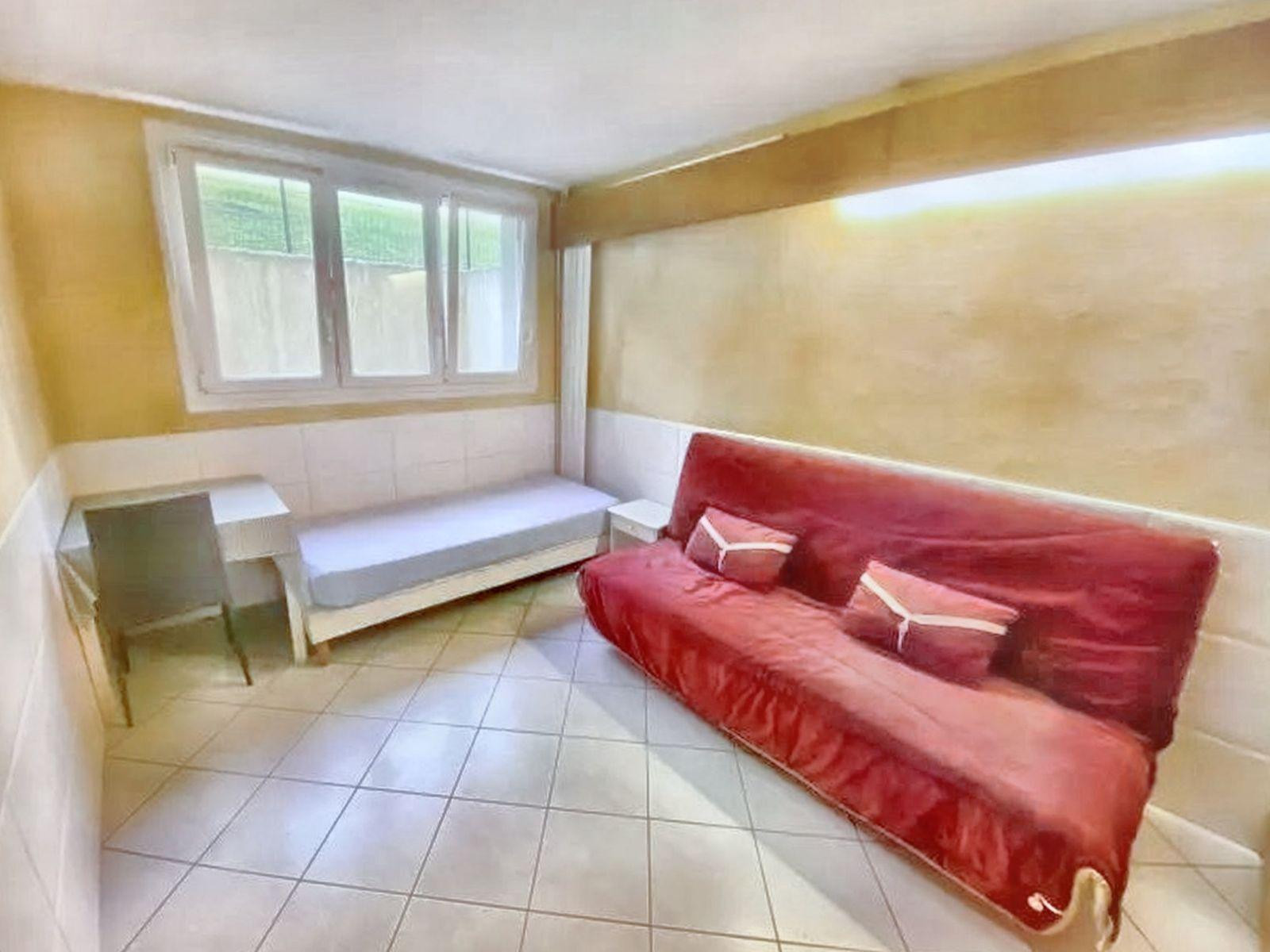 
                                                Location
                                                 Appartement meublé, résidence avec piscine