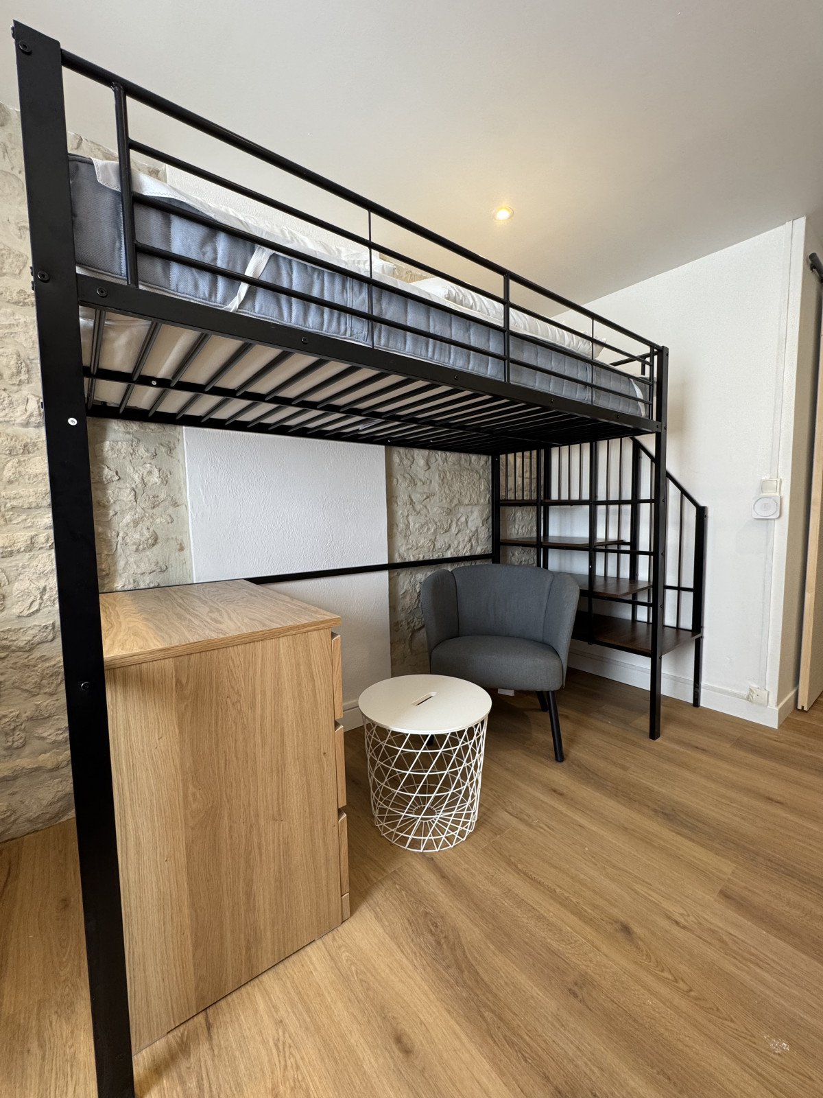 
                                                Location
                                                 Appartement meublé T1 13.64m² à Niort