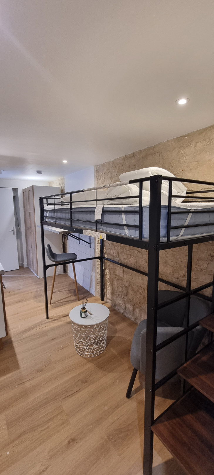 
                                                Location
                                                 Appartement meublé T1 14.74m² à Niort