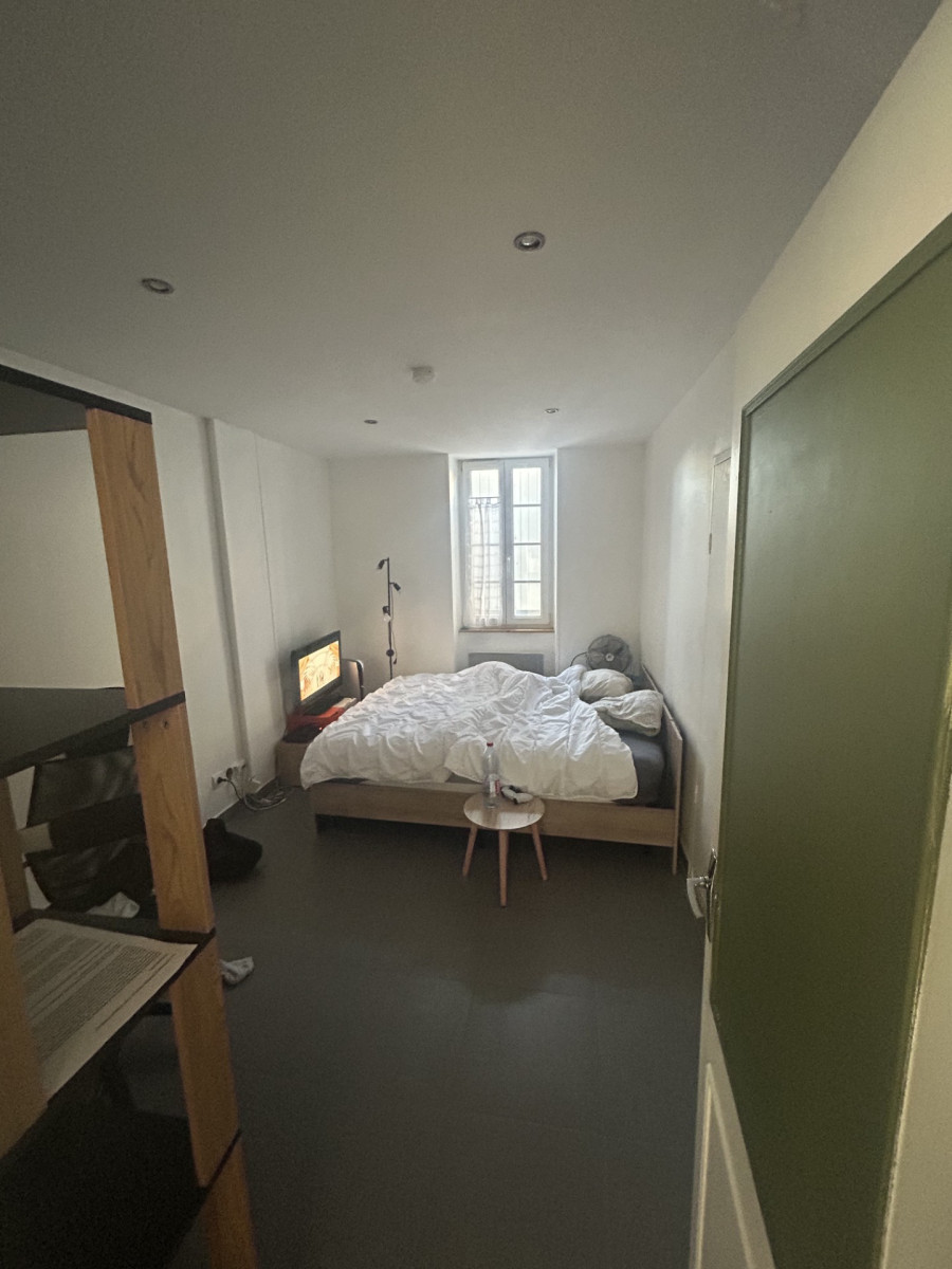 
                                                Location
                                                 Appartement meublé T1 23.46m² à Angoulême