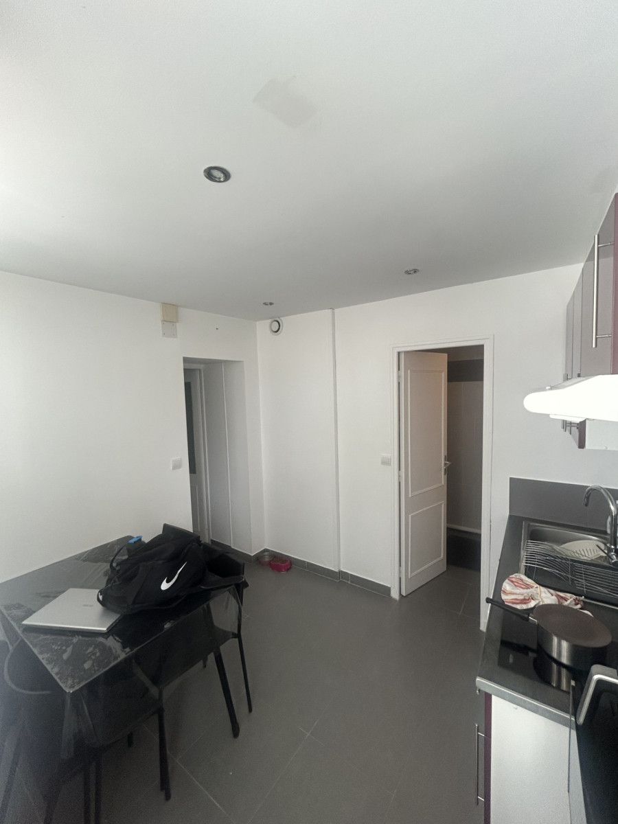 
                                                Location
                                                 Appartement meublé T1 23.46m² à Angoulême